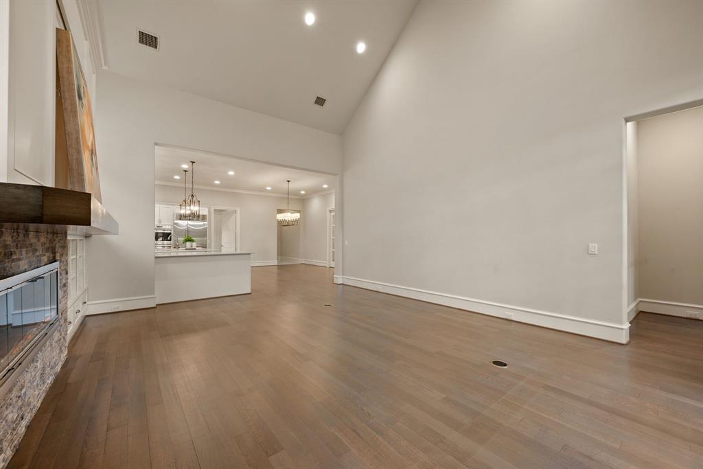 Lawn-Glen Abbey - Residential