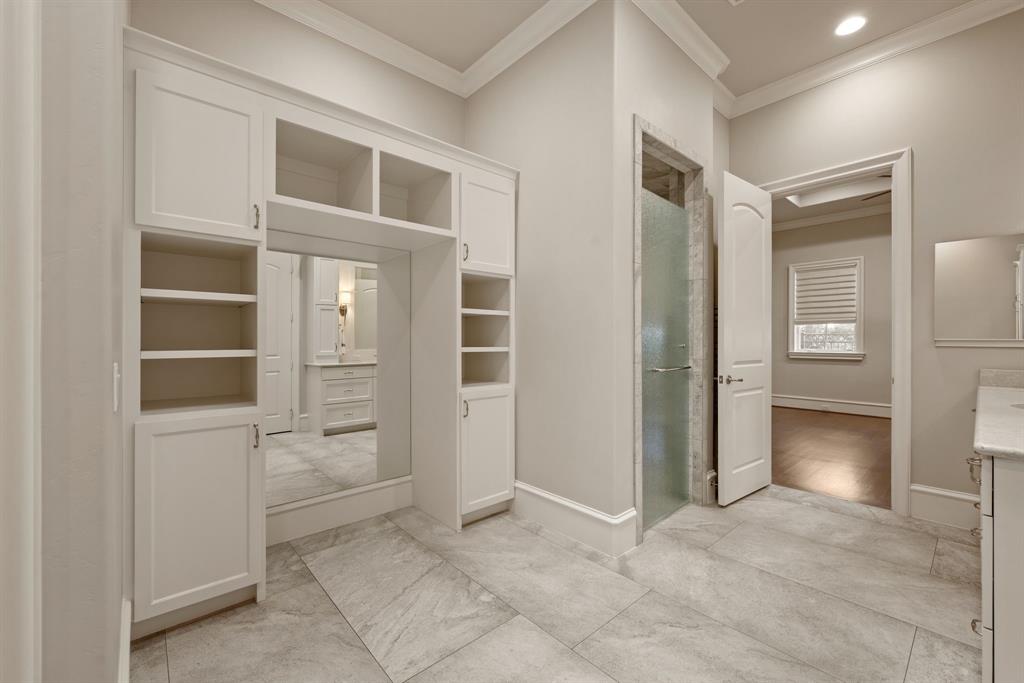 Lawn-Glen Abbey - Residential