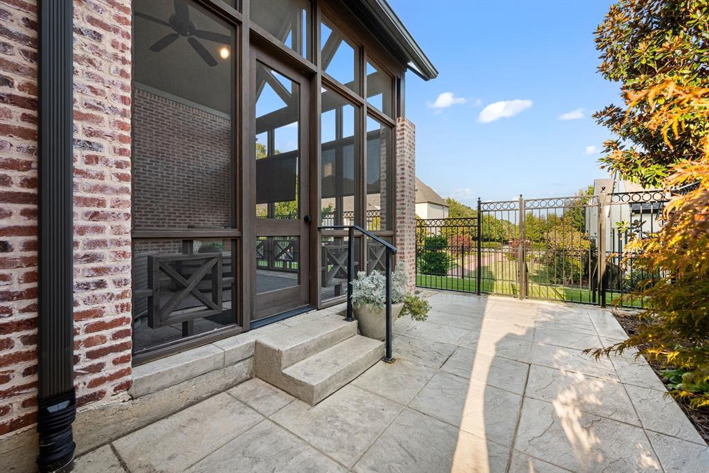 Lawn-Glen Abbey - Residential