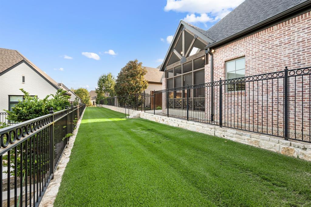 Lawn-Glen Abbey - Residential