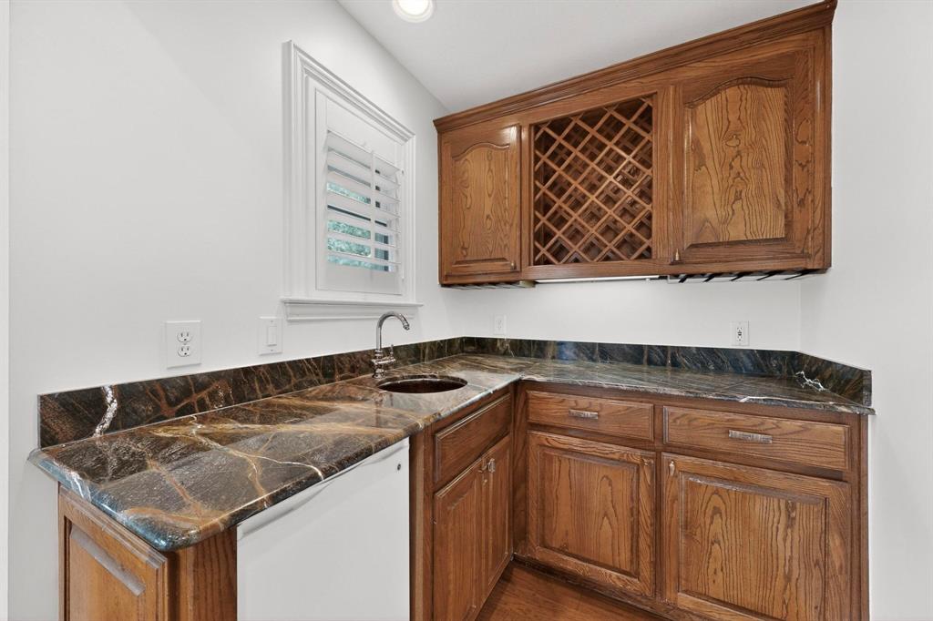 Emerald Sound At Lake Lewisvil - Residential