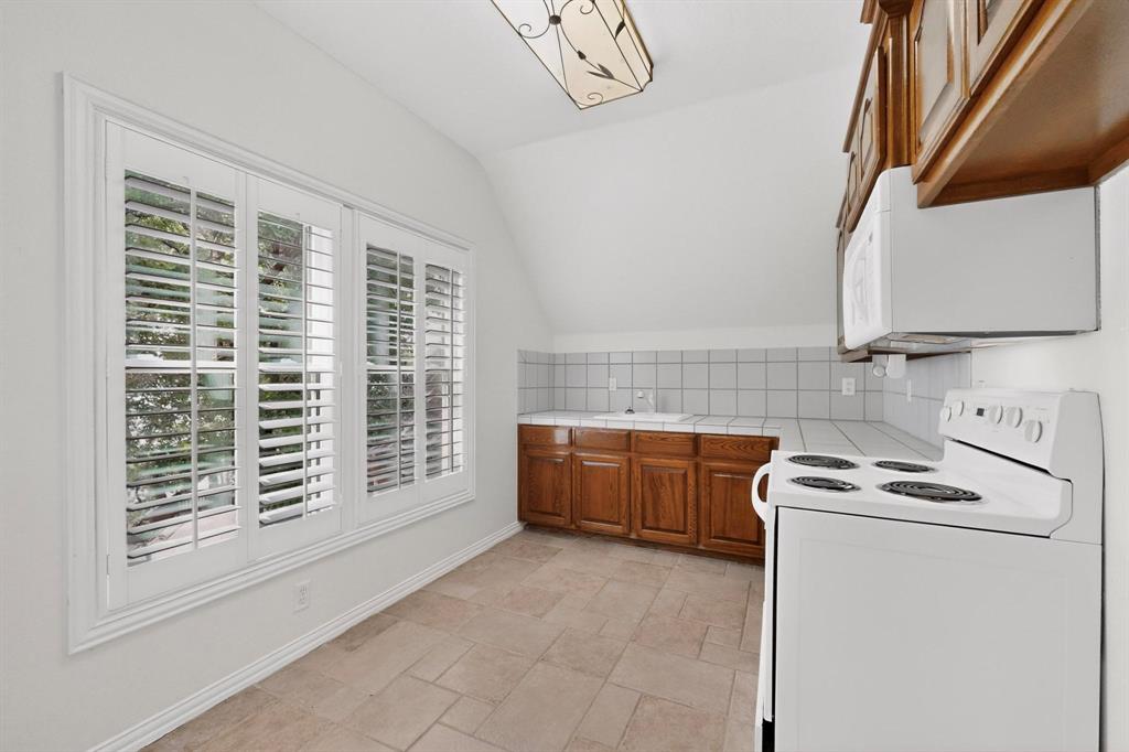 Emerald Sound At Lake Lewisvil - Residential