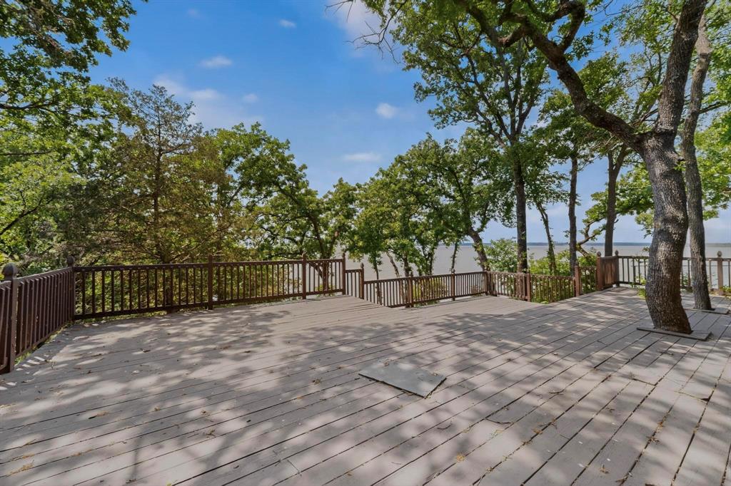 Emerald Sound At Lake Lewisvil - Residential