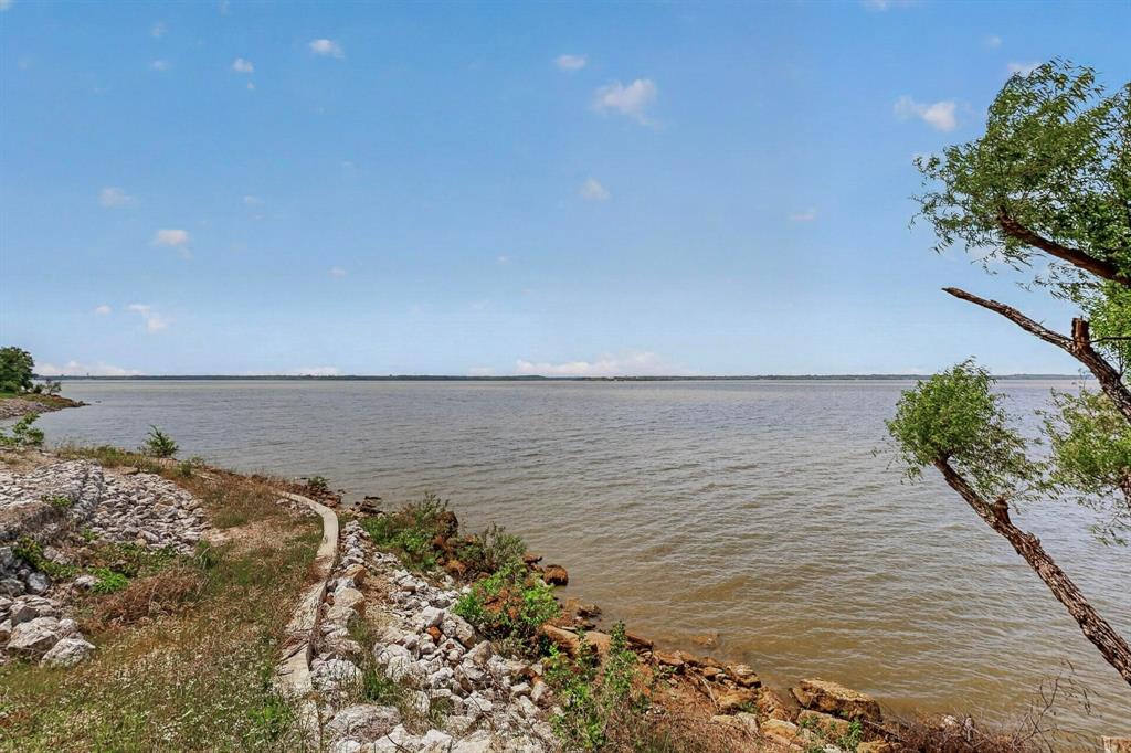 Emerald Sound At Lake Lewisvil - Residential
