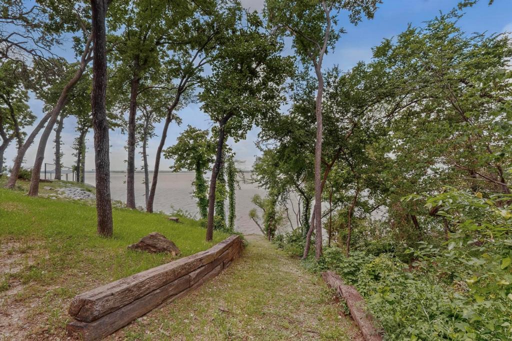 Emerald Sound At Lake Lewisvil - Residential