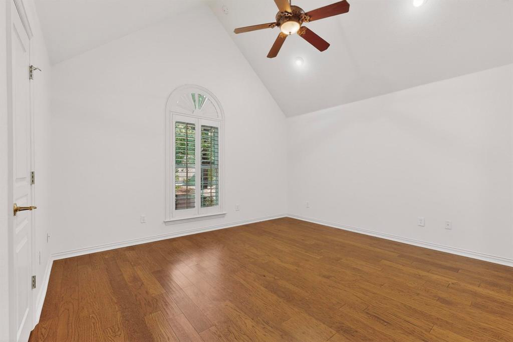 Emerald Sound At Lake Lewisvil - Residential