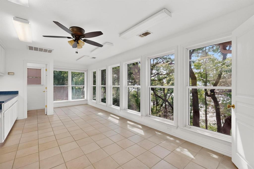 Emerald Sound At Lake Lewisvil - Residential