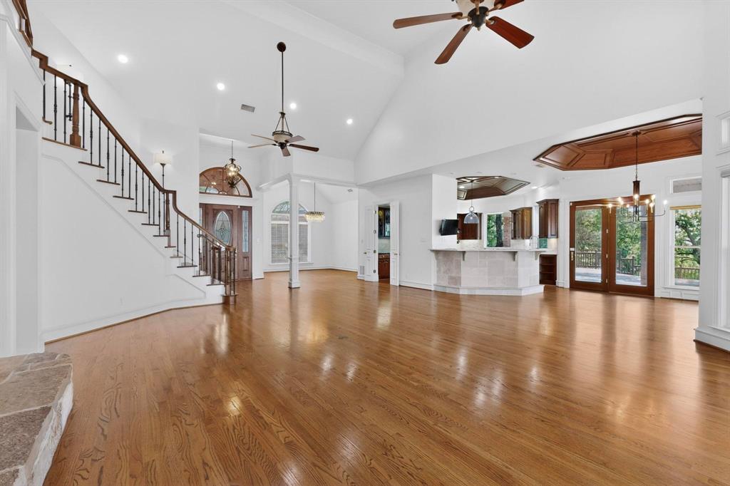 Emerald Sound At Lake Lewisvil - Residential