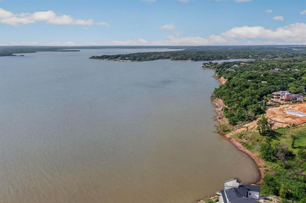 Emerald Sound At Lake Lewisvil - Residential