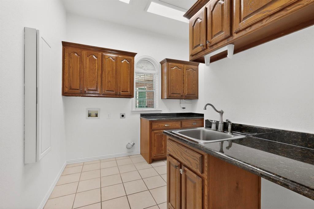 Emerald Sound At Lake Lewisvil - Residential