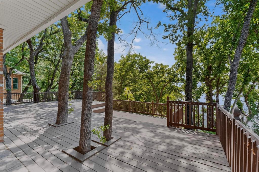 Emerald Sound At Lake Lewisvil - Residential