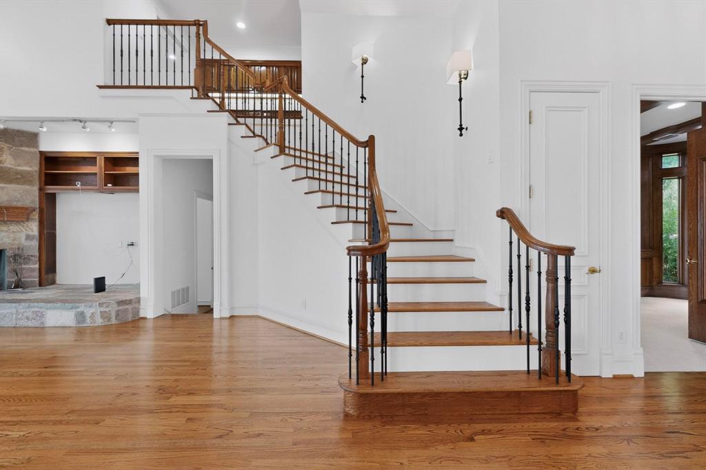 Emerald Sound At Lake Lewisvil - Residential