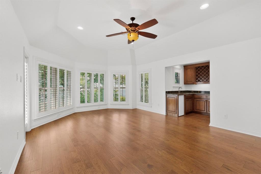 Emerald Sound At Lake Lewisvil - Residential