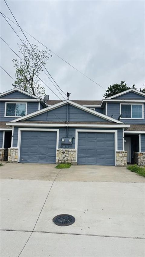 Photo of 703 N Tennessee Street #A-B, McKinney, TX 75069 (MLS # 21239170)