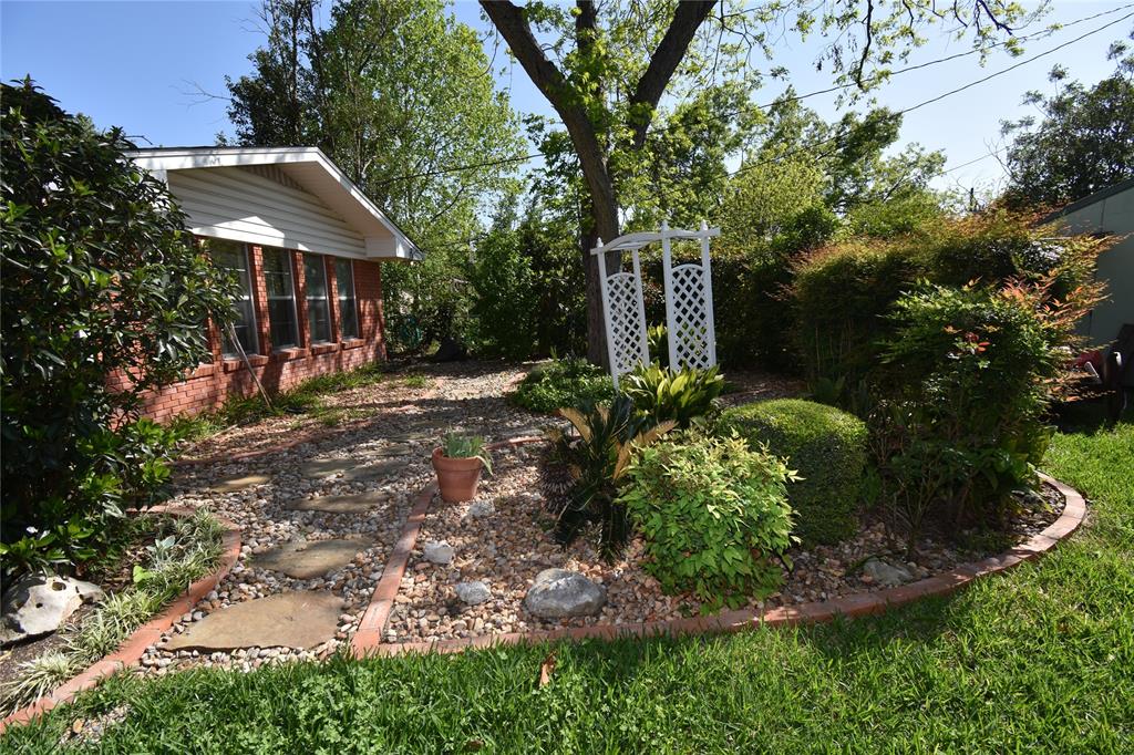 7300 Greenhaven Drive