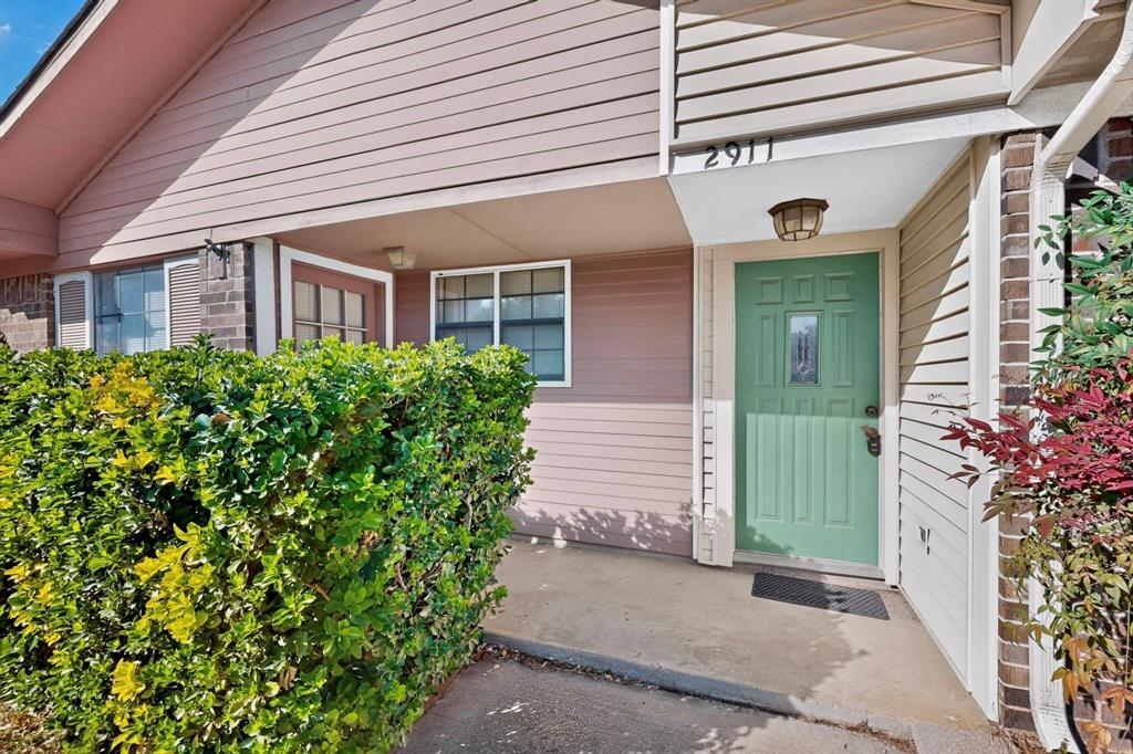 2911 Gray Oak Drive