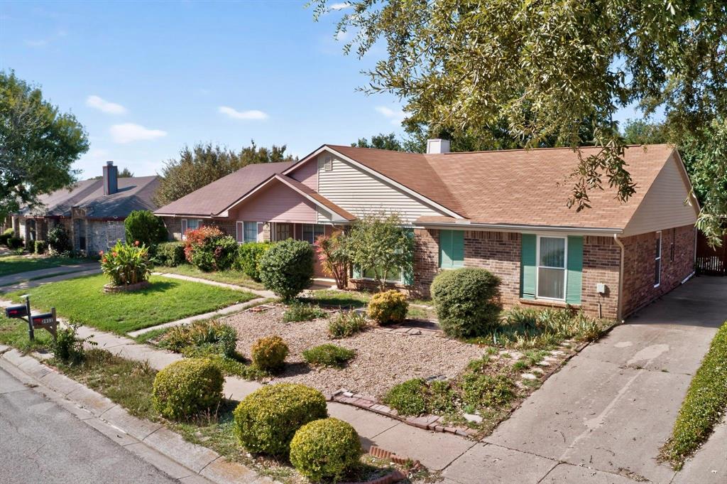 2911 Gray Oak Drive