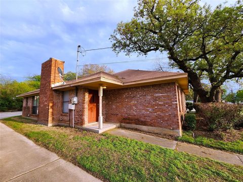 Photo of 2202 Bolivar Street, Denton, TX 76201 (MLS # 21261168)
