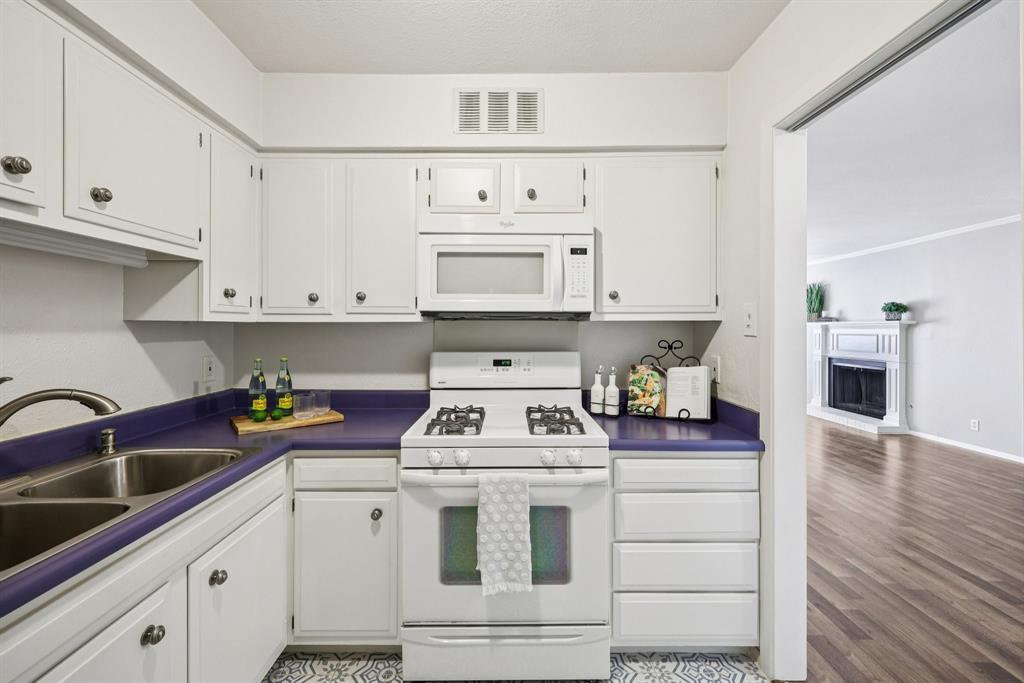 1401 Forest Edge Drive 21
