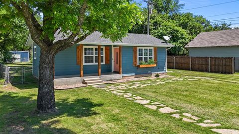 210 W Weatherford Street Weatherford TX 76086