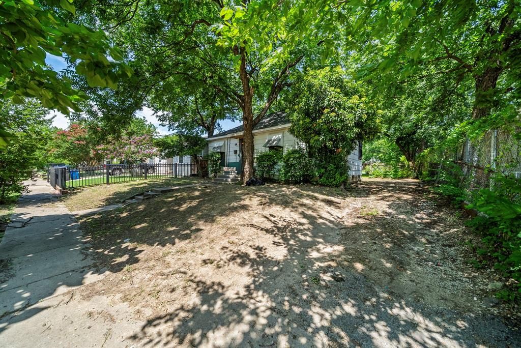 Photo of 2942 Maryland Avenue, Dallas, TX 75216 (MLS # 21319559)