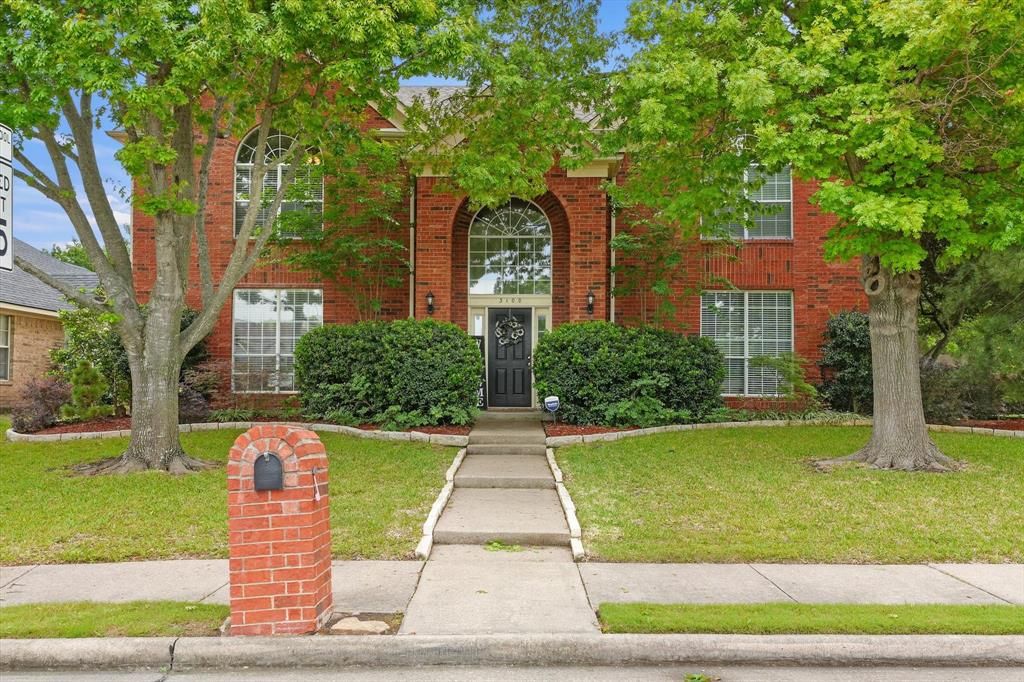 Photo of 3100 Creek Crossing Road, Mesquite, TX 75181 (MLS # 21242279)