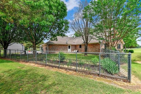 A home in Whitesboro