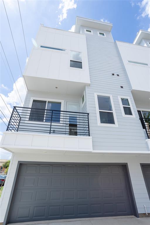 1004 Travis Avenue 4 UNITS