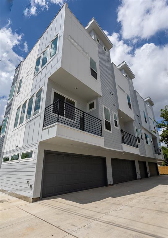 1004 Travis Avenue 4 UNITS