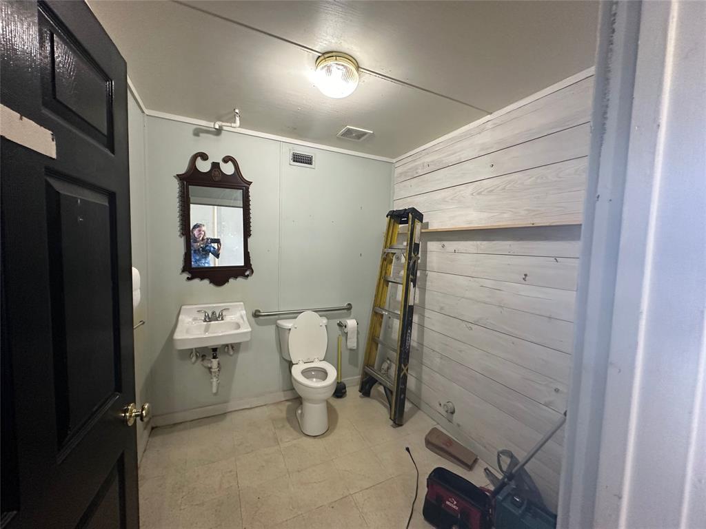 Wm Neill - Commercial Lease