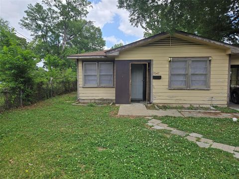 Photo of 7047 Suntan Street, Shreveport, LA 71108 (MLS # 21257671)