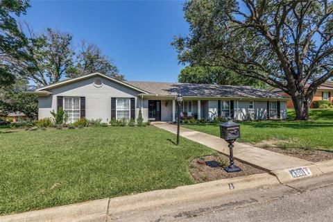 4301 Winding Way Benbrook TX 76126