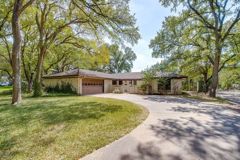 8605 Marys Creek Drive Benbrook TX 76116