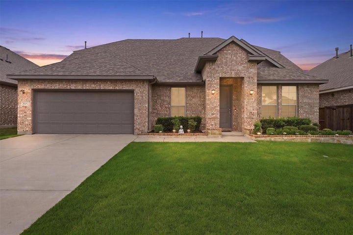 Photo 1 of 40 — 2025 Eagle Boulevard, Fort Worth, TX 76052