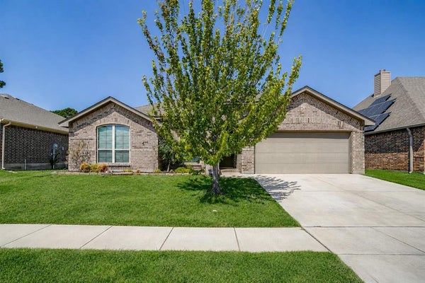 213 MARINA DR, AZLE, TX 76020 - Image 06e6ce26e23b77508e5f89a8a0c7992e/2360960313