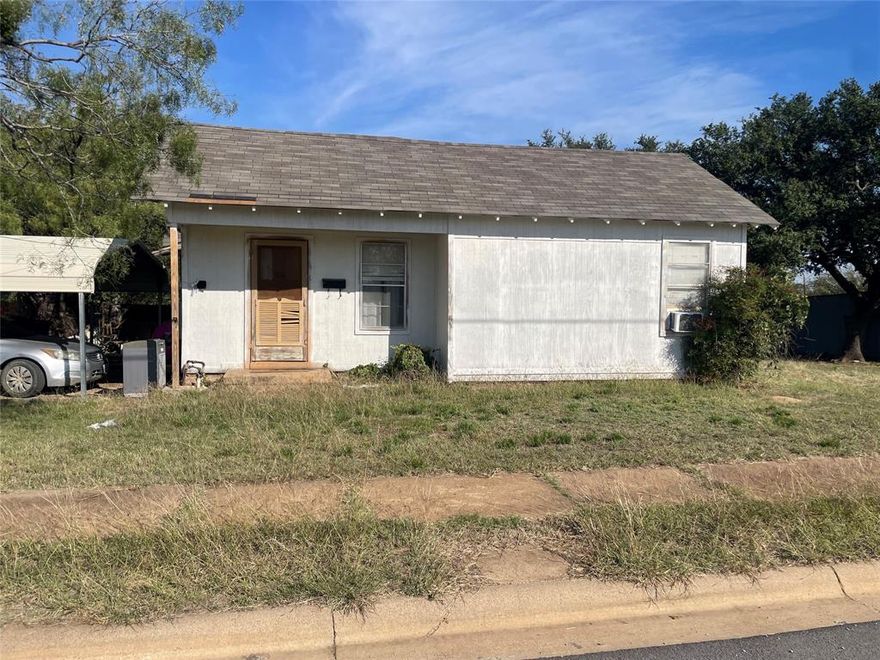 INVESTMENT Opportunity, 2 large bedrooms and 1 bath home, 1,104 sqft, on 4 lots! Oversized bedrooms,  big closets and built ins, good size kitchen, chain link fenced backyard. Metal garage24x16. Walking distance to South Elementary School.