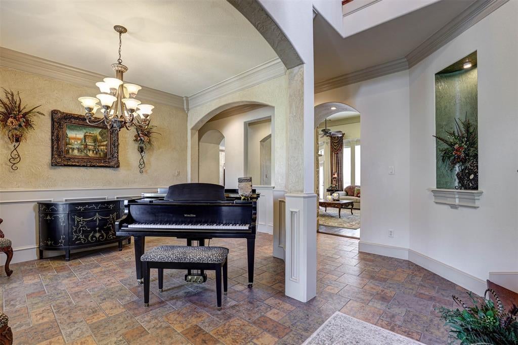 2141 Farrington Lane