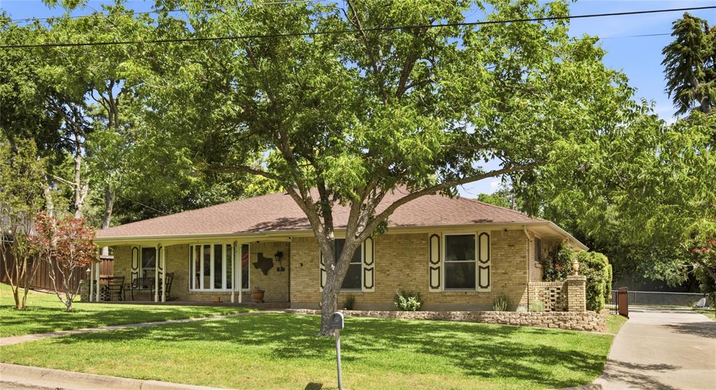 1425 Vicki Lane