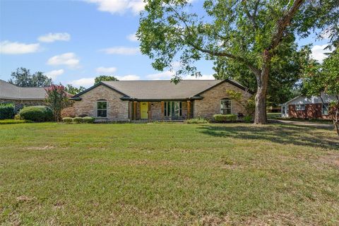 2312 Garden Lane Arlington TX 76015
