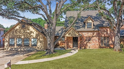 Photo of 813 Chaparral Court, Bedford, TX 76022 (MLS # 21382807)