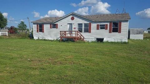 Photo of 138 Diane Street, Ferris, TX 75125 (MLS # 21205448)