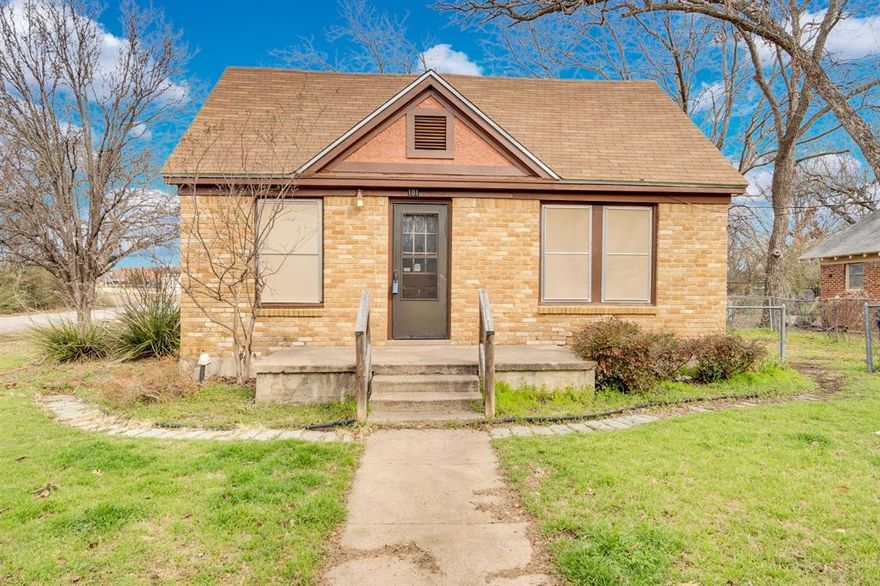 CHARMING AND MOVE IN READY....This well maintained 2 bedroom and 1 bath home offers 858 square feet of comfortable and simple living space.  The layout features a welcoming living room and kitchen combination that maximizes functionality and flow. The fresh interior and exterior paint and re-stained hardwood floors gives the home a clean and updated feel making this an excellent choice for first time home buyers wanting to invest in real estate seeking a turnkey property.  Situated in quaint downtown Burleson, this property is within walking distance to amazing restaurant's and great shopping opportunities. Come check out this gem of a property!  Title is opened with Designated Title.