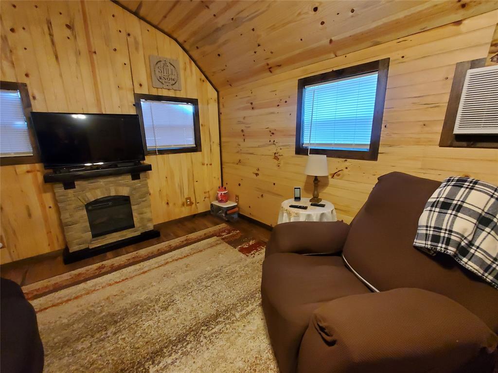 Minor L Helm Addn, Lot 5, Acres 4.635 - Residential