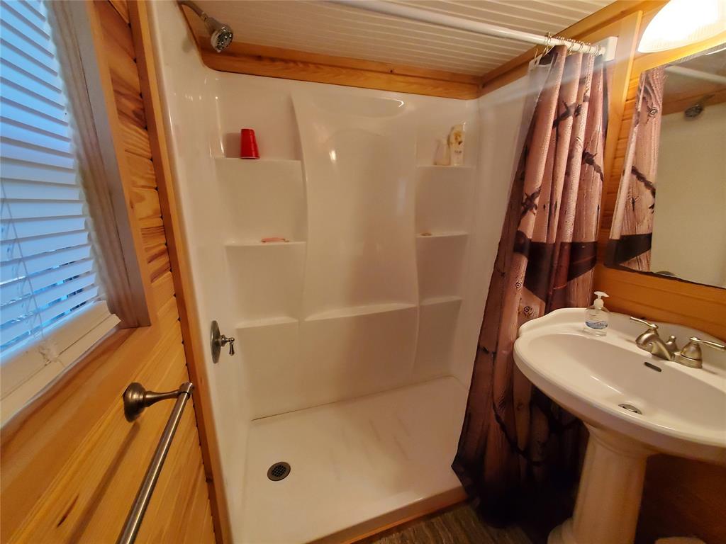 Minor L Helm Addn, Lot 5, Acres 4.635 - Residential