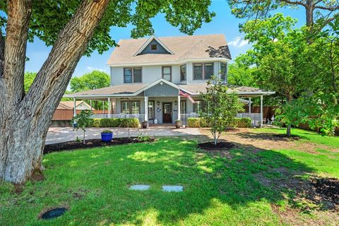 613 Ball Street Grapevine TX 76051