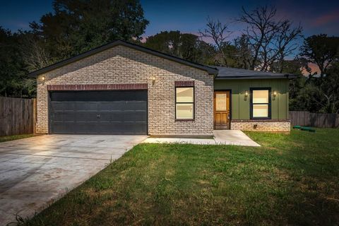 3202 Lowland Drive Granbury TX 76048