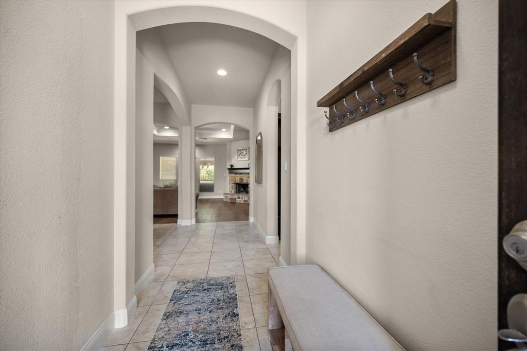 909 Thistle Hill Trail