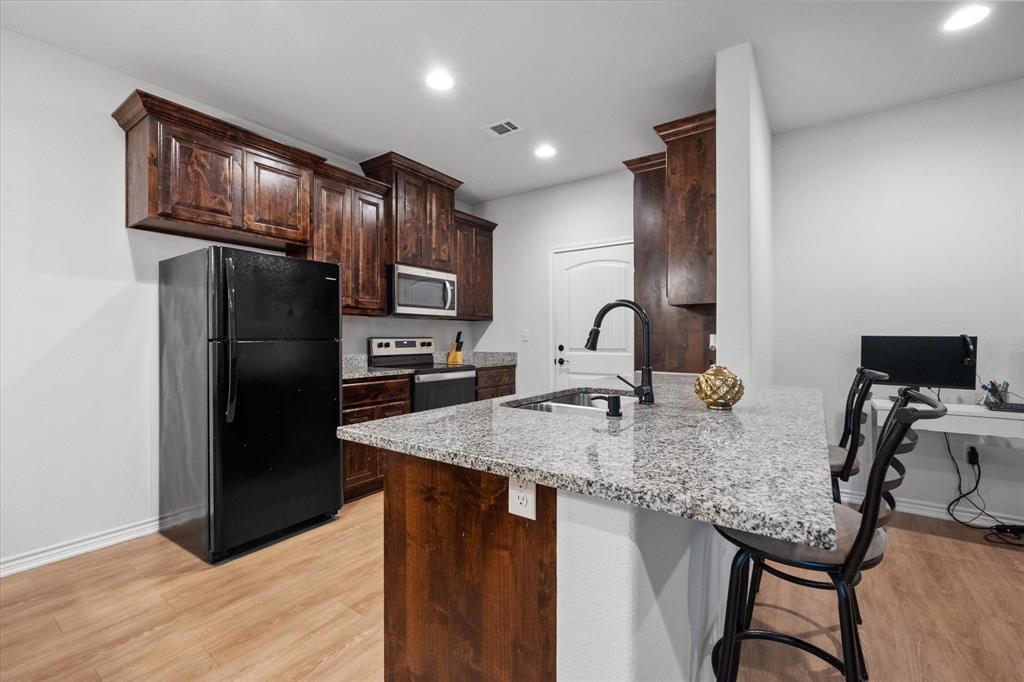 283 E Golden Oaks Drive