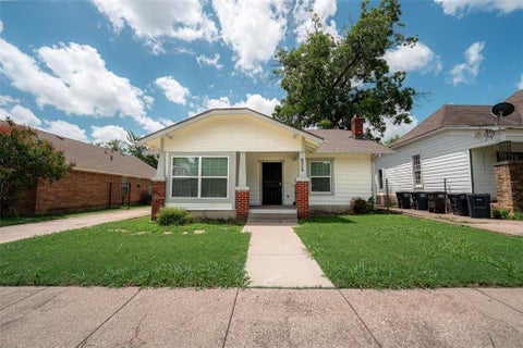 Photo of 924 E Leuda Street, Fort Worth, TX 76104 (MLS # 21298894)