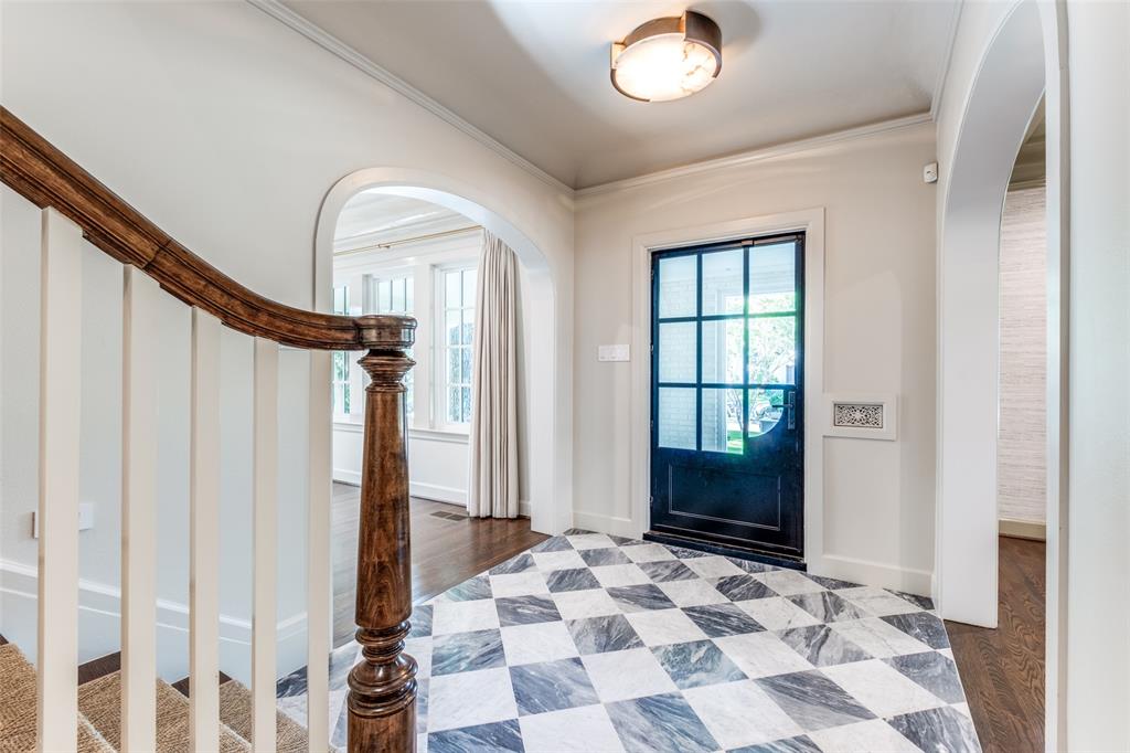 7009 Lakeshore Drive